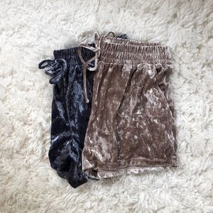 Set of velvet sweat shorts